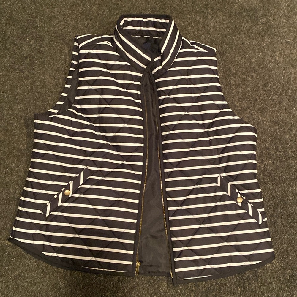 Gap winter vest, black-and-white